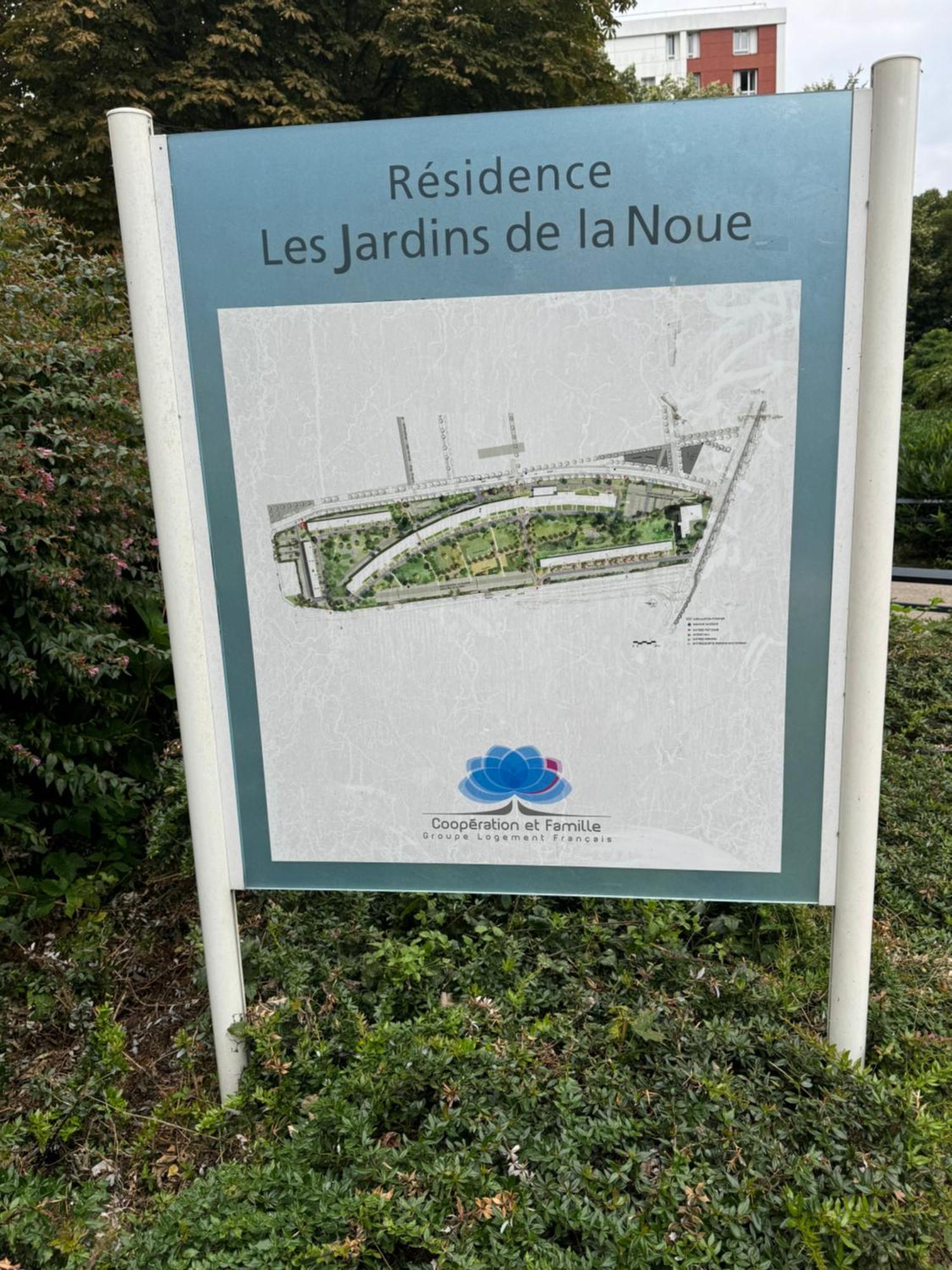 Jardins De La Noue Apartment Villeneuve-la-Garenne Bagian luar foto